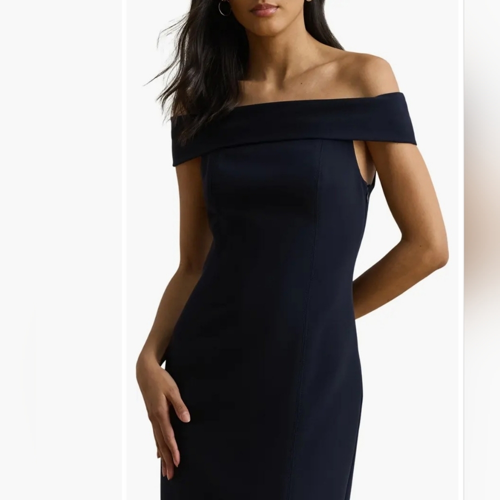 Crepe Off the Shoulder Column Gown

Lauren Ralph Lauren.